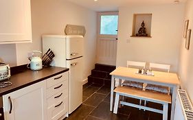The Beautiful Bobbin - Premium Cottage With Views, Local Walks, Wood Burner & Pubs