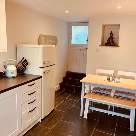 The Beautiful Bobbin - Premium Cottage With Views, Local Walks, Wood Burner & Pubs Tideswell Exterior photo