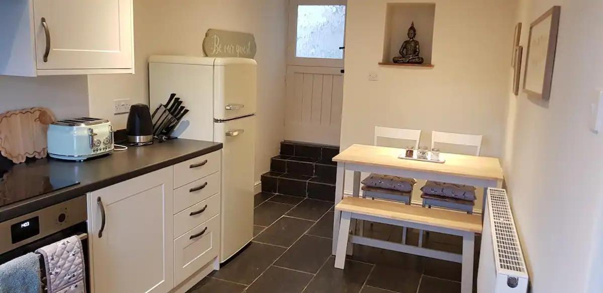 The Beautiful Bobbin - Premium Cottage With Views, Local Walks, Wood Burner & Pubs Tideswell Exterior photo