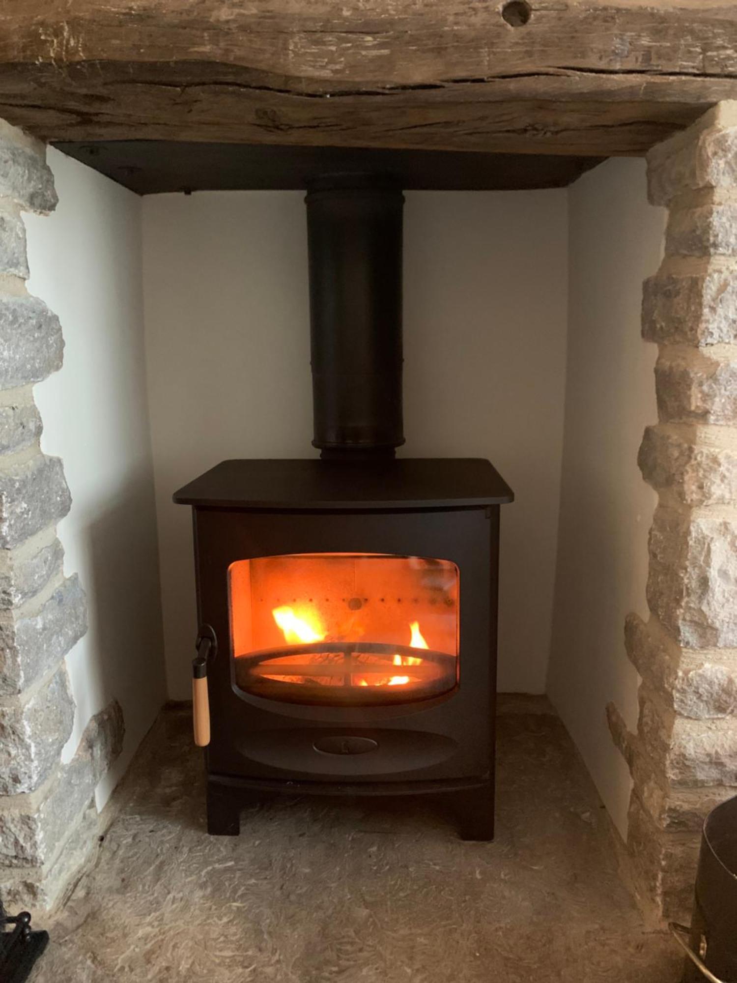 The Beautiful Bobbin - Premium Cottage With Views, Local Walks, Wood Burner & Pubs Tideswell Exterior photo