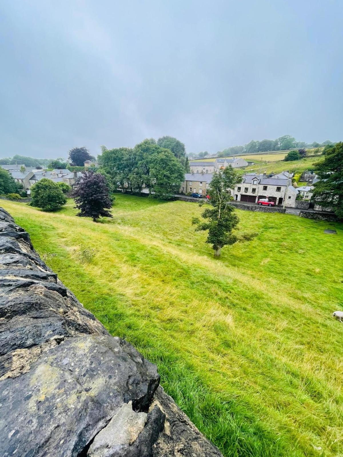 The Beautiful Bobbin - Premium Cottage With Views, Local Walks, Wood Burner & Pubs Tideswell Exterior photo