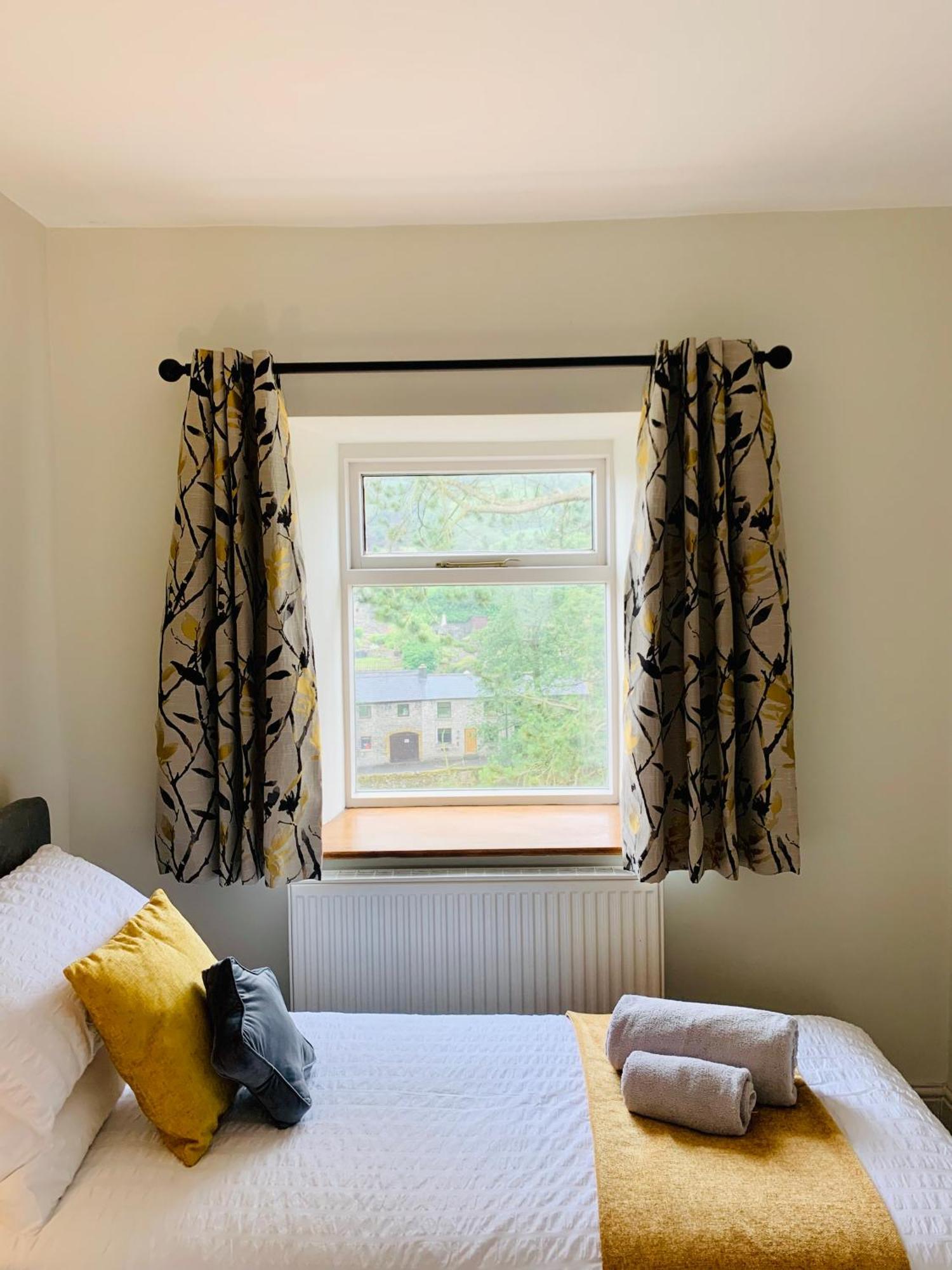The Beautiful Bobbin - Premium Cottage With Views, Local Walks, Wood Burner & Pubs Tideswell Exterior photo